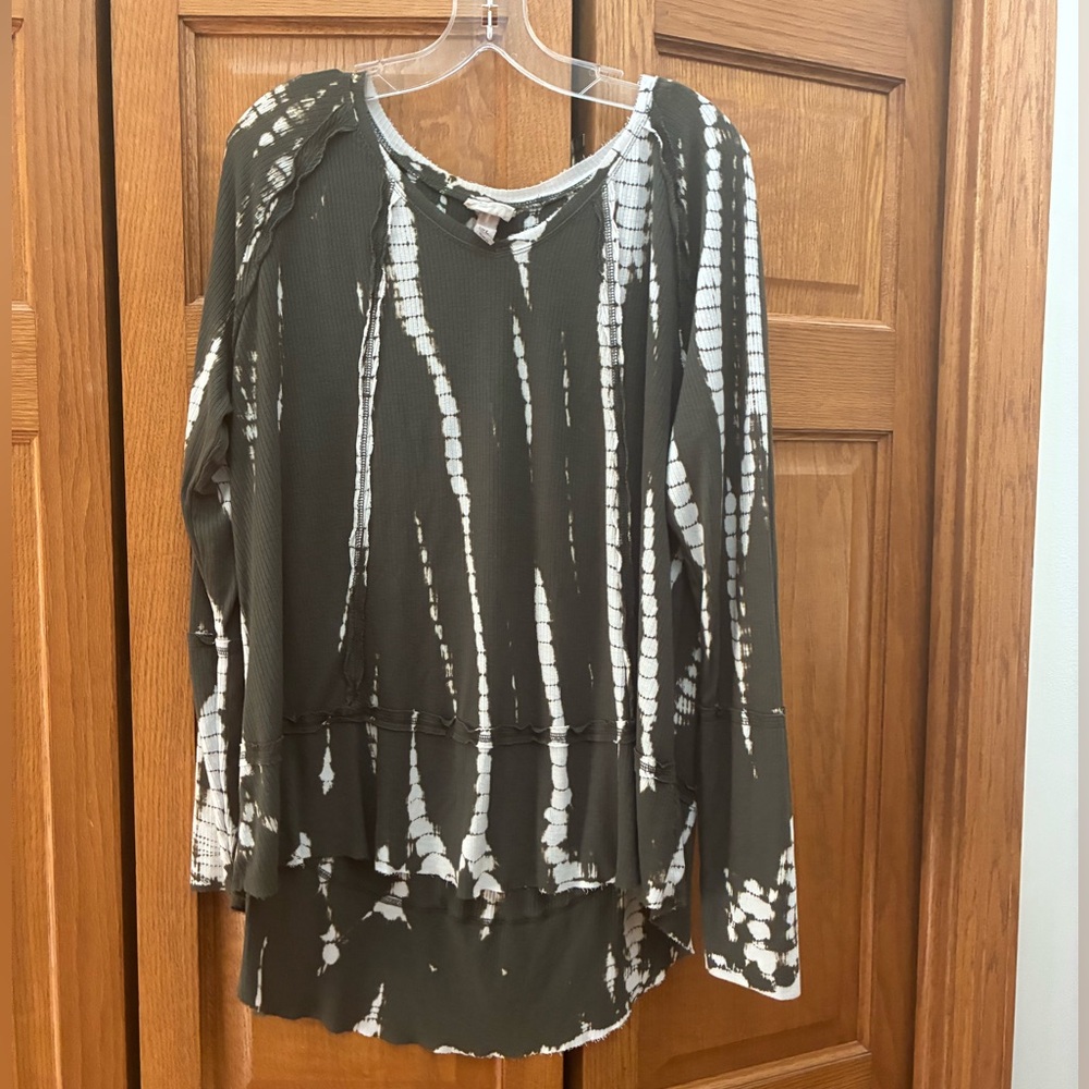 Knox Rose Olive and White Long Sleeve Top
